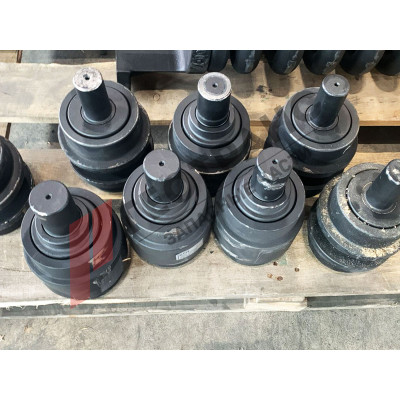 8E5600 Каток поддерживающий CAT 322